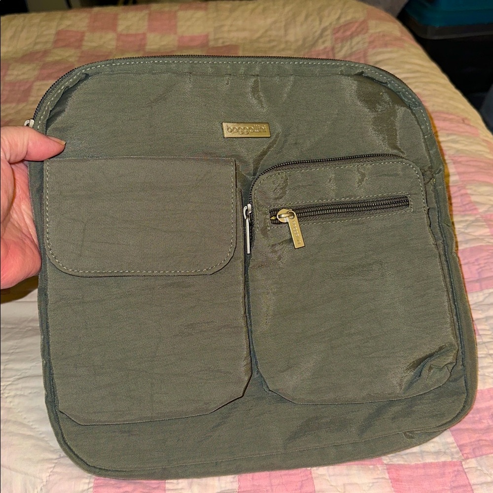 Baggallini Gray Nylon Zippered Crossbody Travel Bag Organizer Purse Handbag (C)